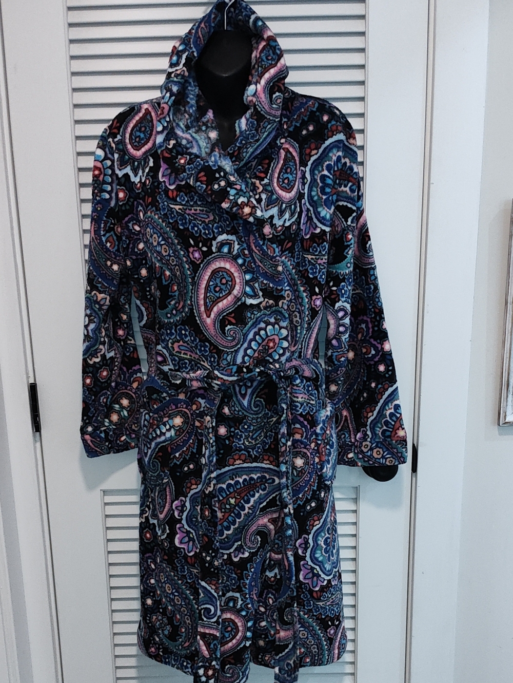Vera Bradley Plush Paisley Hooded Robe - Black & Blue